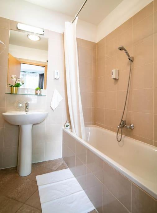 Free Parking! Soho Budapest 304, 4 Ppl, Ac, Fast Wifi, Smart Tv Екстериор снимка